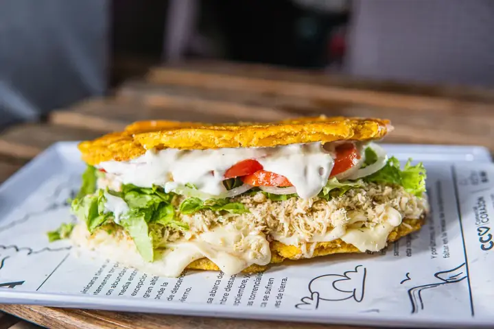 Patacón de Pollo
